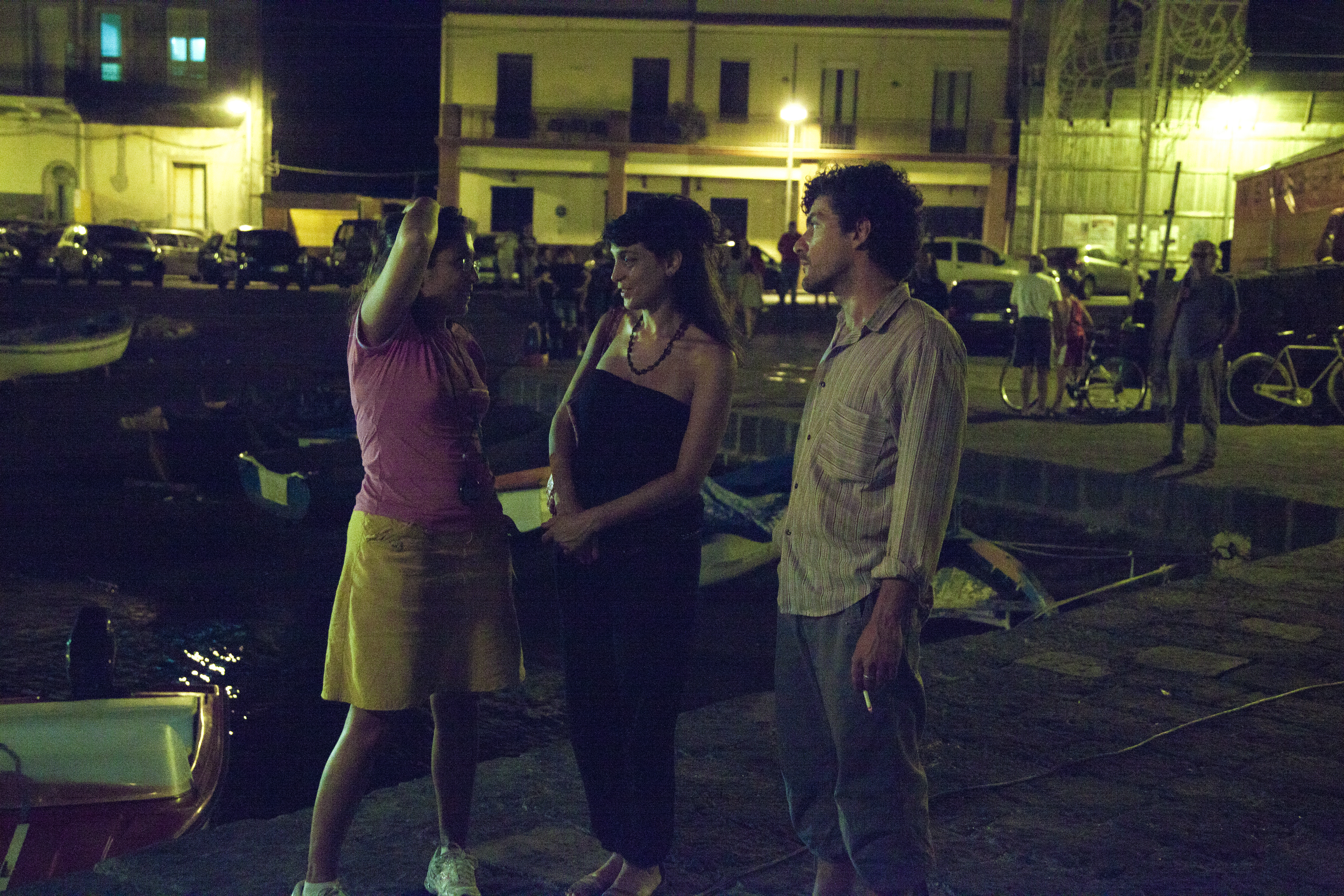 Donatella Finocchiaro con il compagno in visita a Pozzillo (CT) sul set di Mura. 